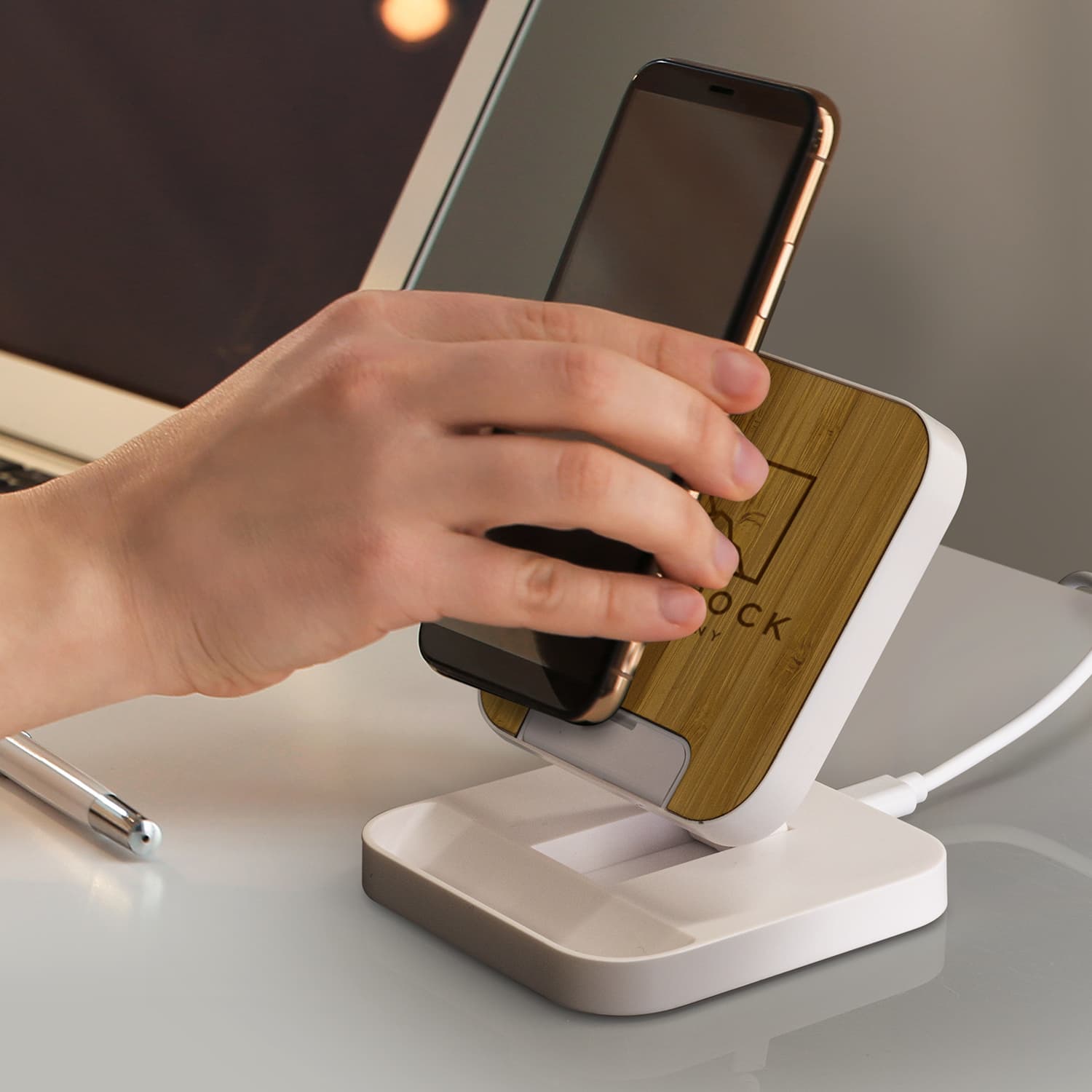 Flex Wireless Fast Charging Stand [3-124858]